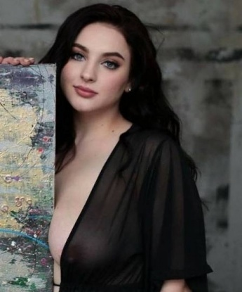 Александрина, 26